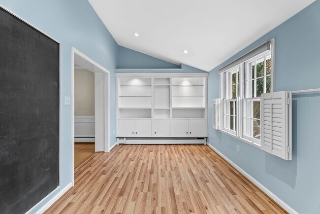 Building Photo - Updated Colonial Home in Westgage Neighbor...