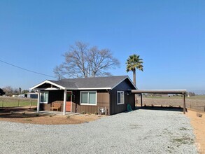 Building Photo - 2 Bedroom in the Country, Hollister