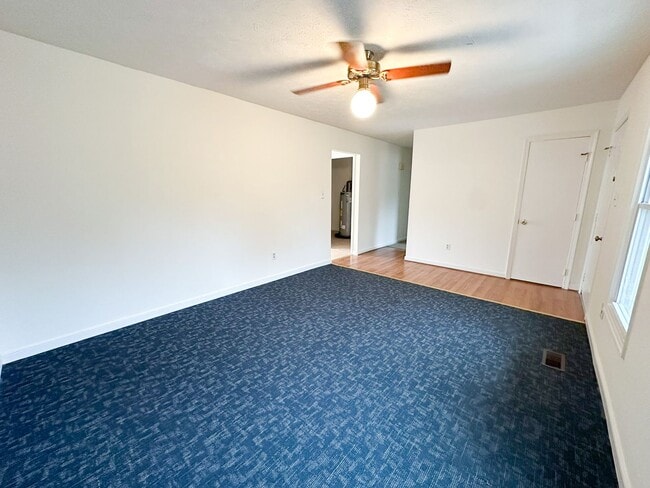 Building Photo - Move-In Ready on Large Corner Lot!