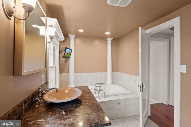 Building Photo - 3501 Tavenner Ct