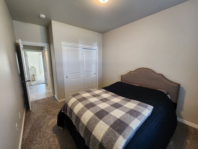 Building Photo - Beautiful, Immaculate Home in Northwest Tw...