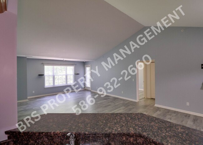 Building Photo - 2-bedroom 2 bath condo in Shelby Township