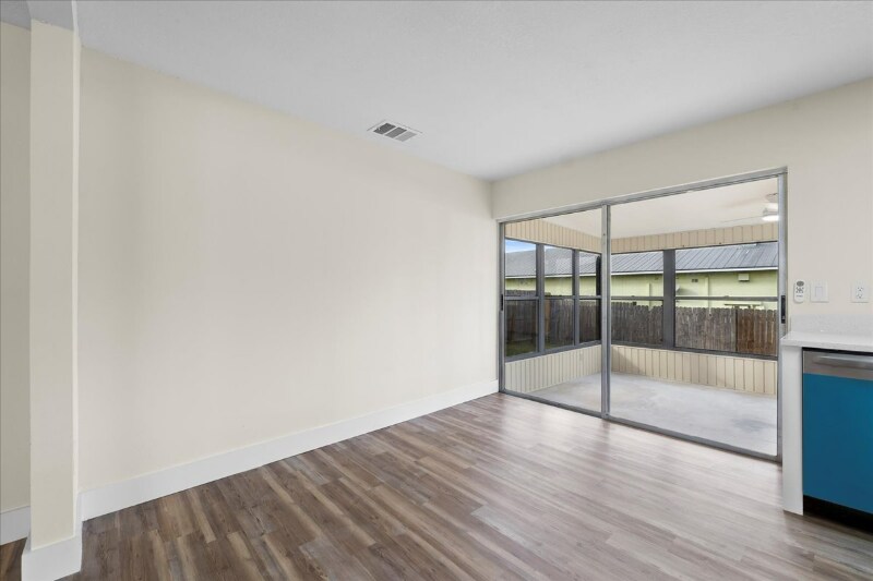 Building Photo - 623 Lake Dexter Cir