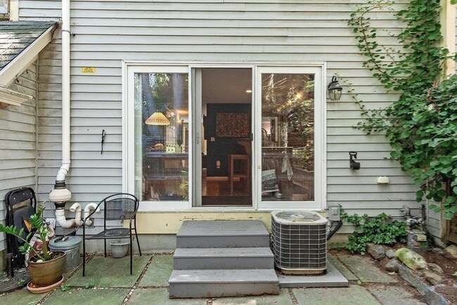 Building Photo - 111 Brigham St