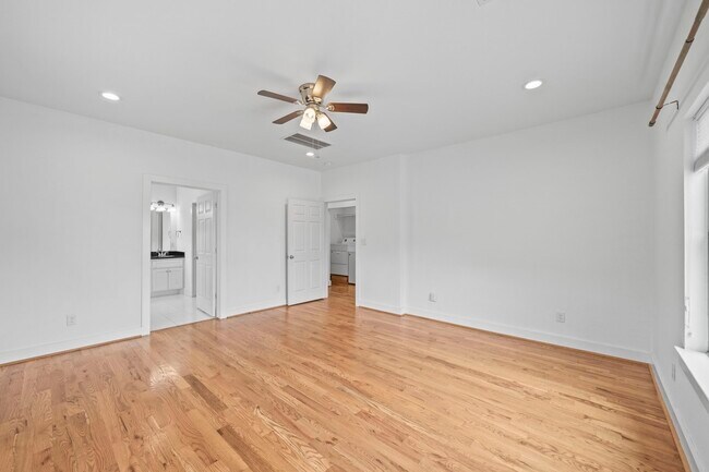 Building Photo - 4734 Bell St