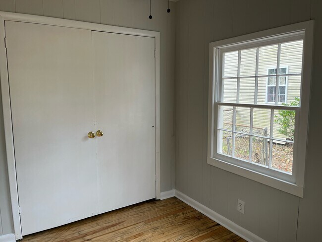 Building Photo - 2227 E 40th St