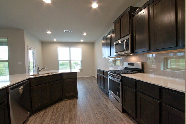 Building Photo - Newly Built 3 Bedroom, 2.5 Bath House in Round Rock's University Park Villas