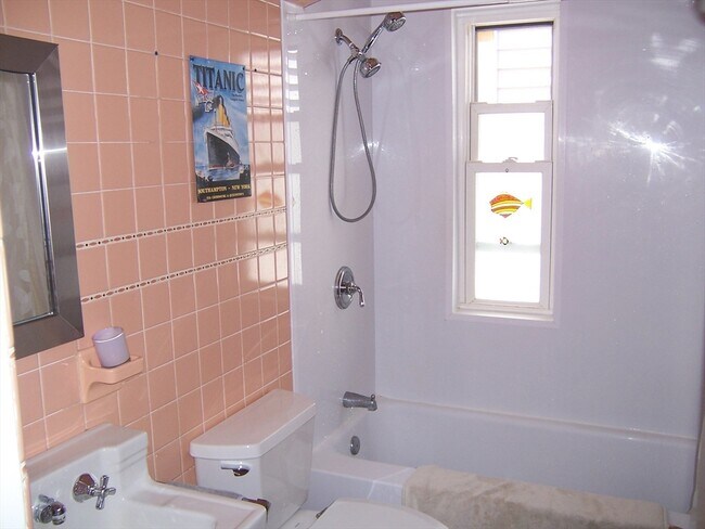 Building Photo - 474 Main St