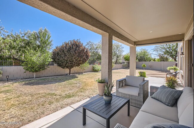 Building Photo - 8370 W Spur Dr