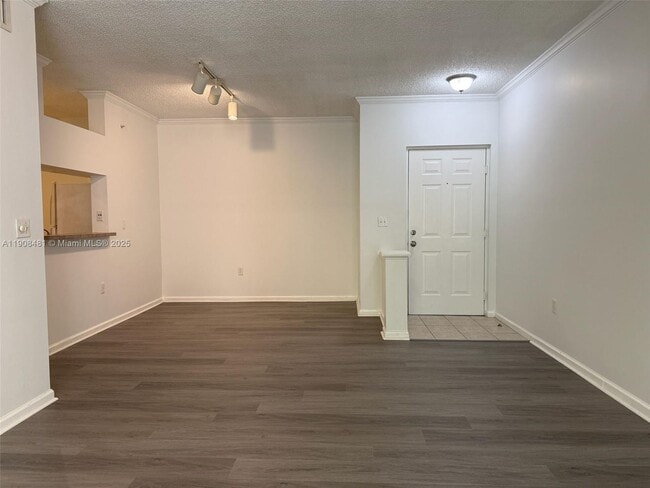 Building Photo - 17100 N Bay Rd