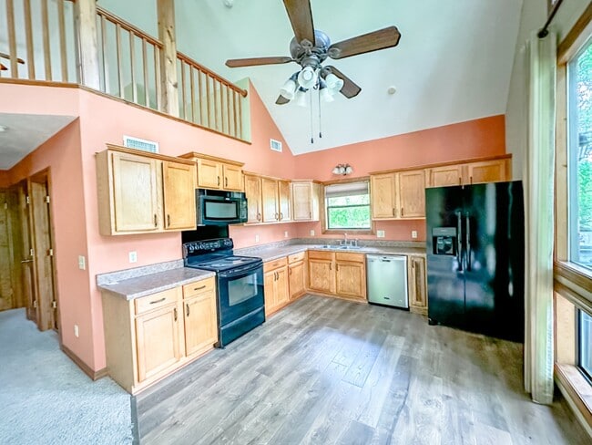 Building Photo - 652 Humphries Cove Rd