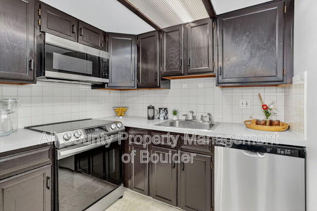 Building Photo - 2865 Sundown Ln