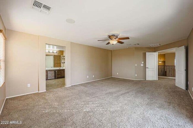 Building Photo - BEAUTIFUL SURPRISE HOME