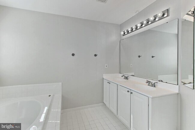 Building Photo - 5054 Grimm Dr