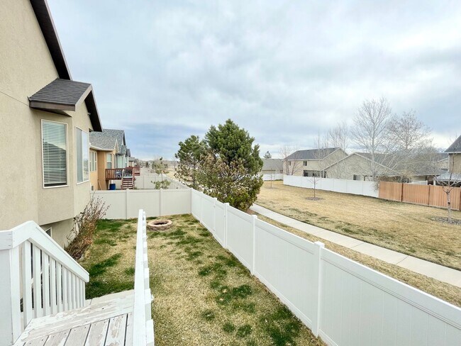 Building Photo - Great Riverton Home Now Available!