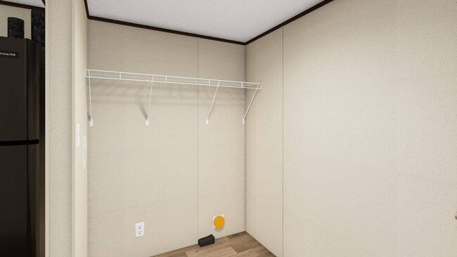 Building Photo - 302 Scarlet Ln