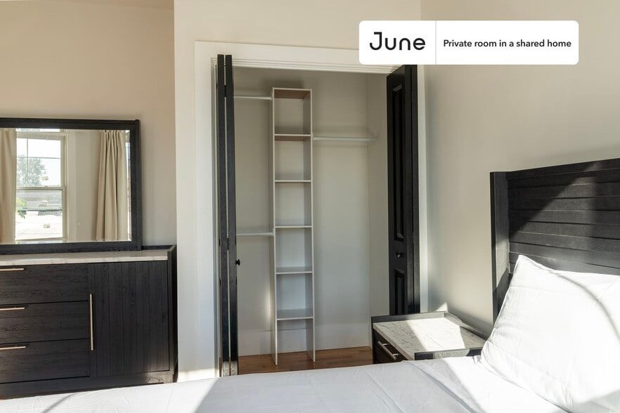 Building Photo - Room in Shared 5 bed/2 bath home