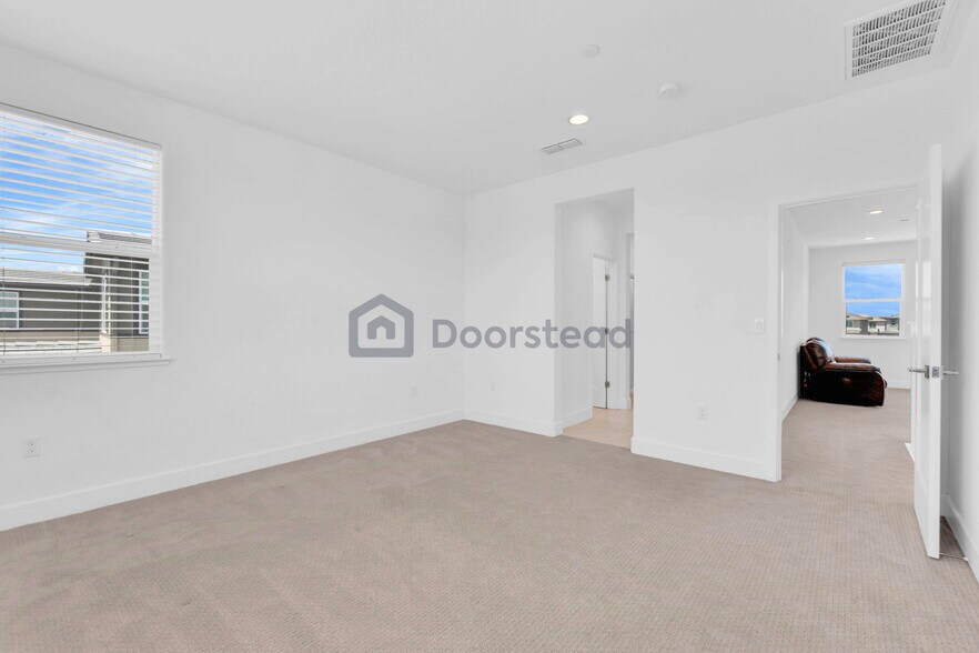 Building Photo - 16819 Karsen Ln