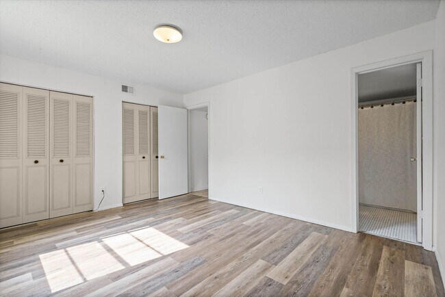 Building Photo - 119 Riverbend Dr