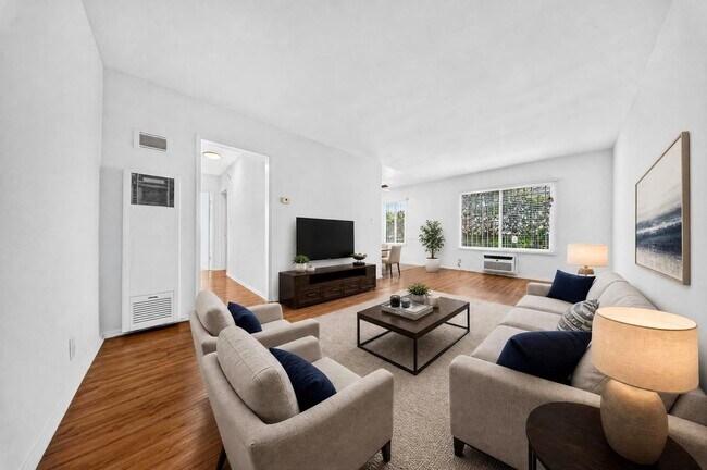 Interior Photo - 334 S. Hobart Blvd