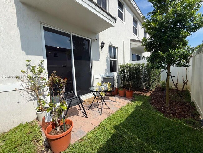 Building Photo - 217 SW 170th Ave