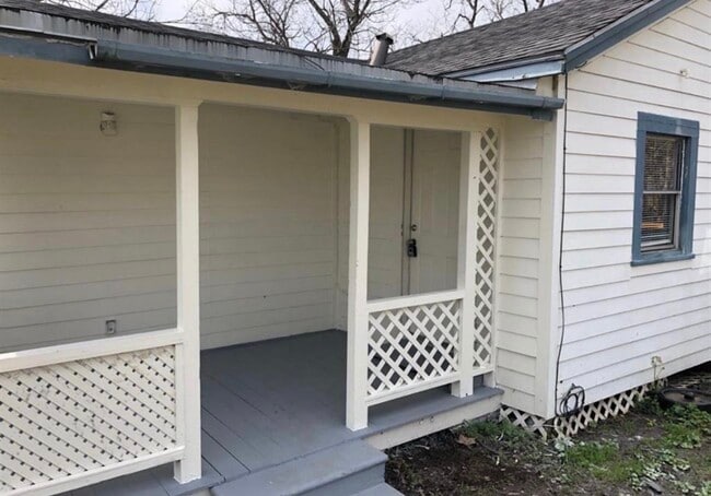 Building Photo - 2308 10th Ave