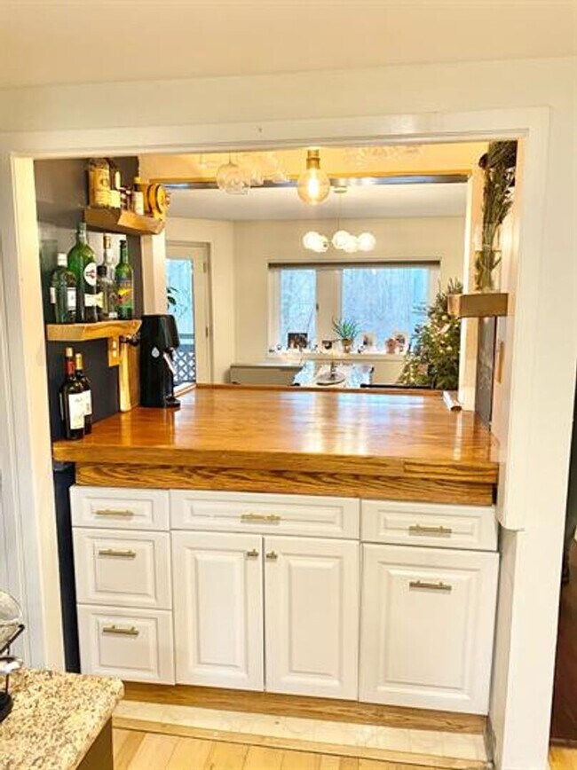 Building Photo - 2 Bedroom Condo South End of Burlington