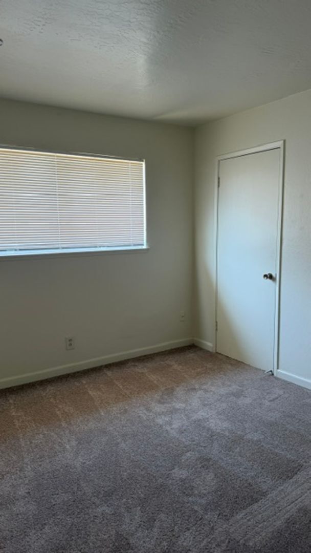 Building Photo - Duplex for RENT!