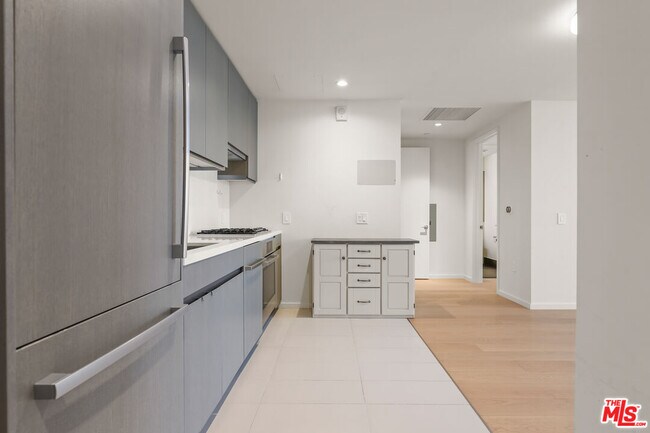 Building Photo - 889 Francisco St