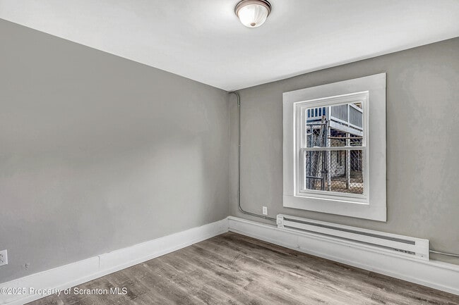 Building Photo - 817 Monroe Ave