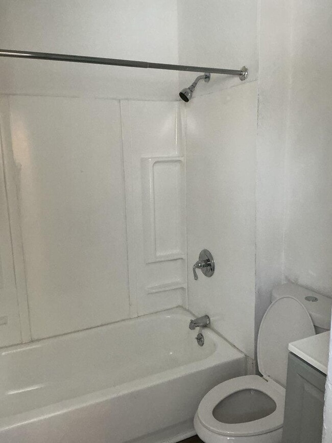 Building Photo - 9904 Manor Ave