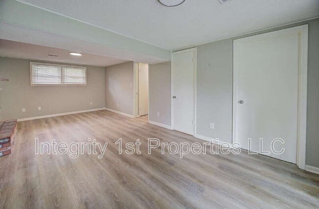 Building Photo - 6910 NW Belvidere Pkwy