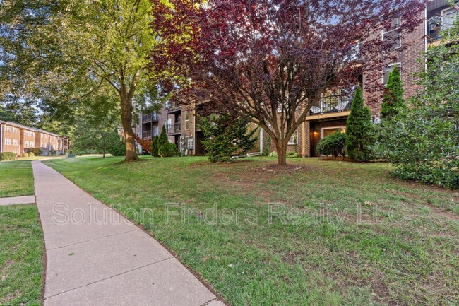 Building Photo - 211 Crocker Dr