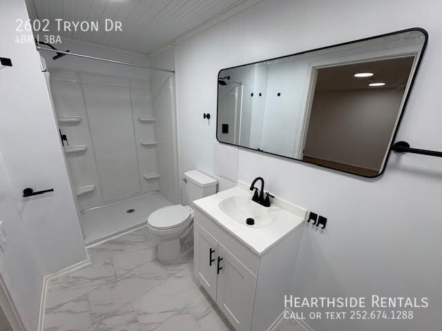 Building Photo - 2602 Tryon Dr