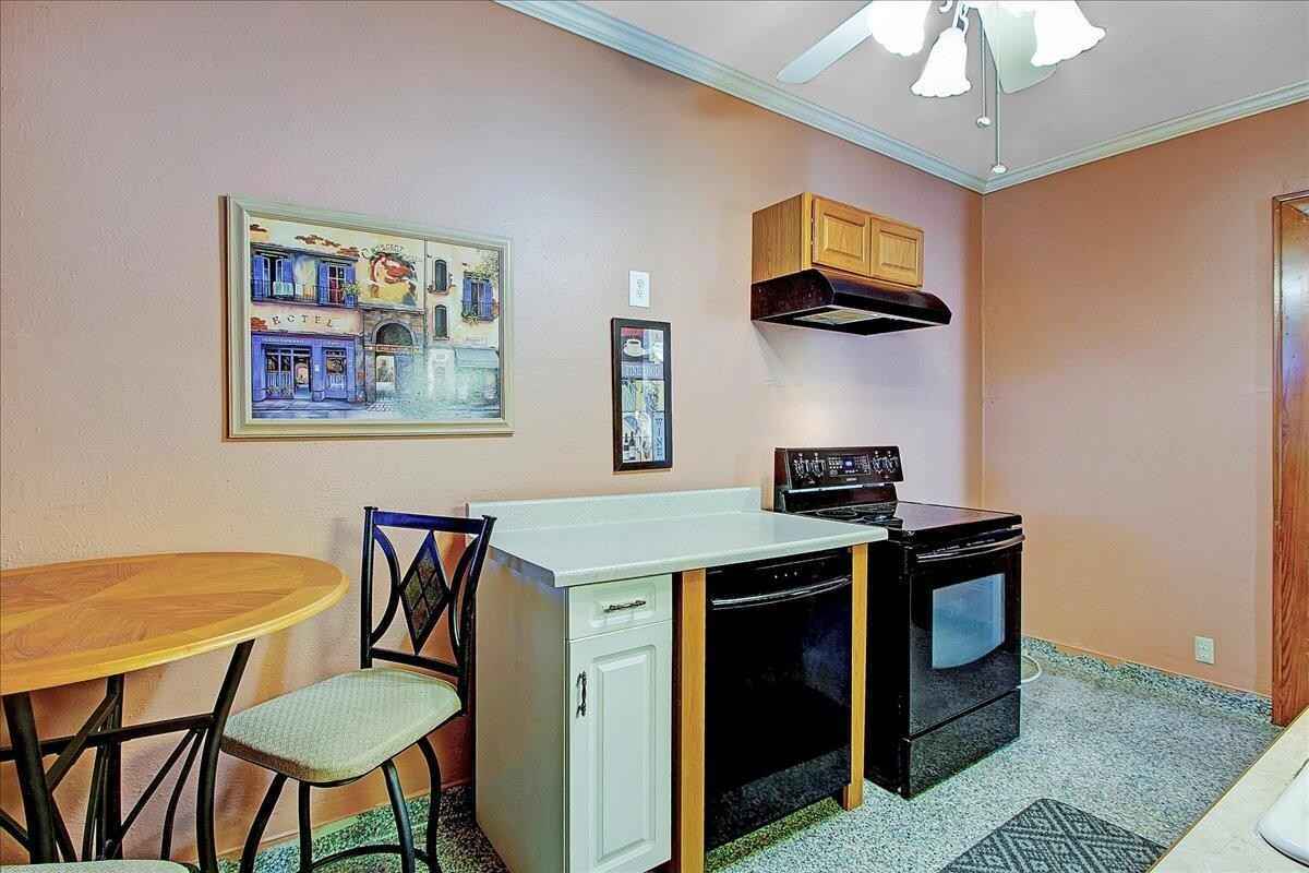 Kitchen - 137 E Court St