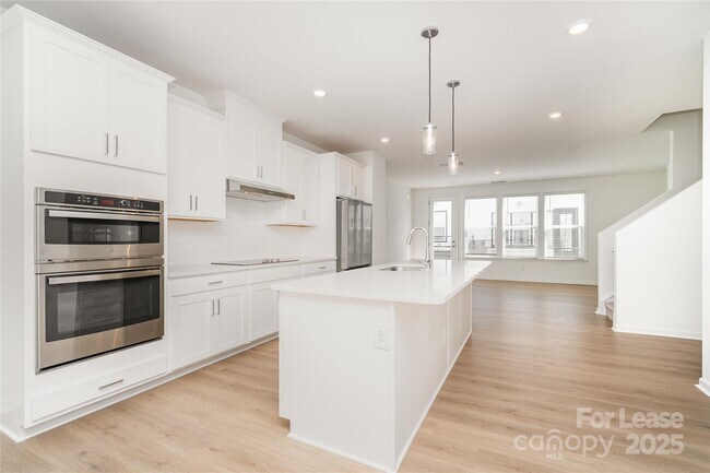 Building Photo - 5015 Westmead Ln