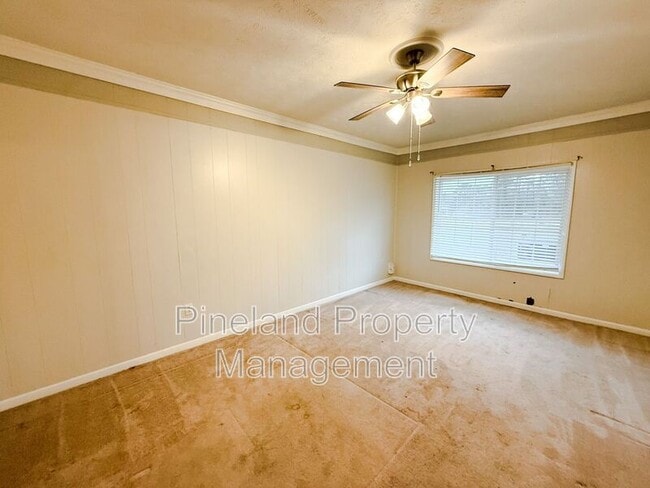 Building Photo - 2821 E Cramer Dr