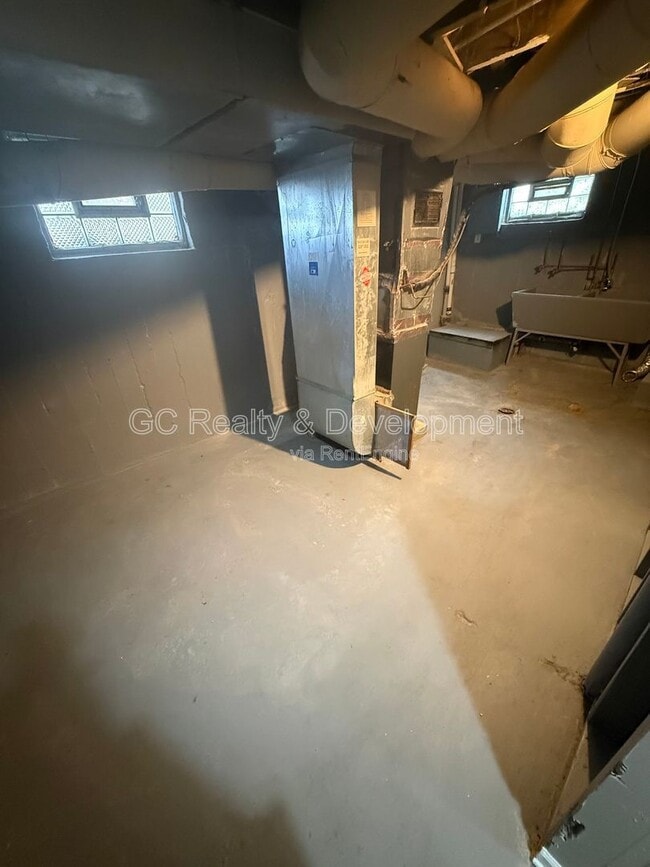 Building Photo - 9951 S Oglesby Ave