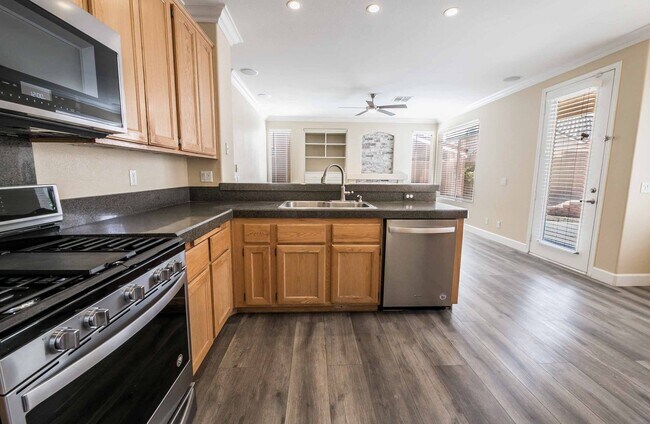 Building Photo - Stunning 5 bed home in Summerlin.