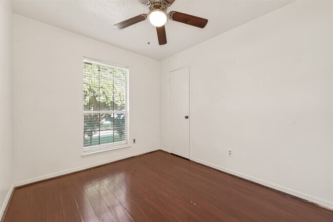 Building Photo - 2803 Fir Crest Ct