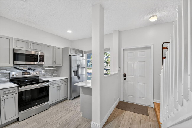 Building Photo - 5015 Palmbrooke Cir