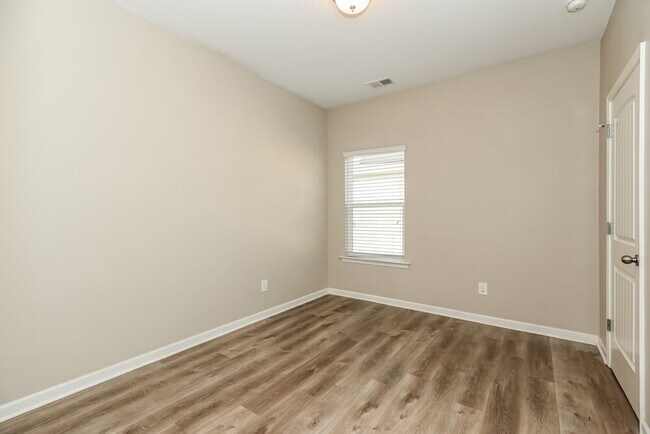 Building Photo - 194 Renford Rd