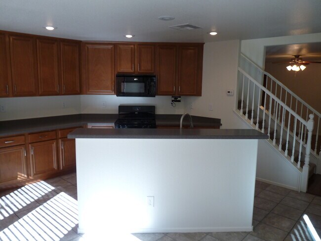 Building Photo - SOUTHWEST 3 BEDROOM, 2.5 BATH WITH LOFT