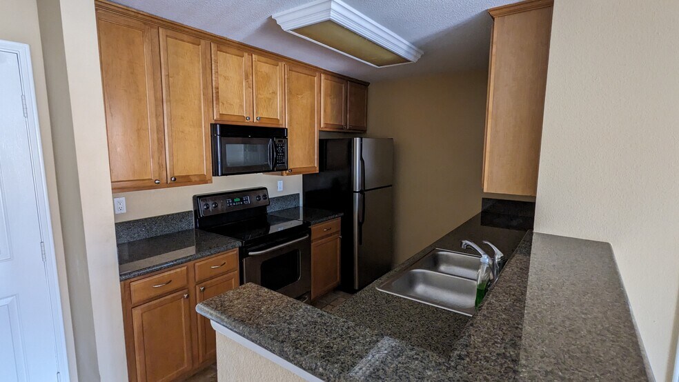 Building Photo - 7150 Shoreline Dr