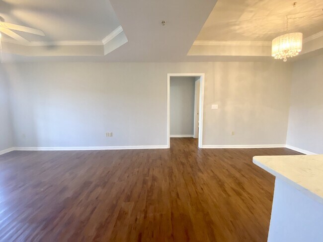 Building Photo - Two Bedroom Spacious Condo Near Everything Bluffton Has to Offer!
