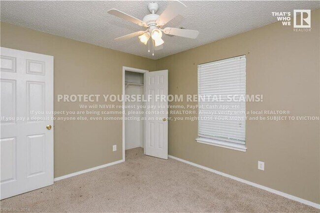 Building Photo - 3161 W Oakfield St
