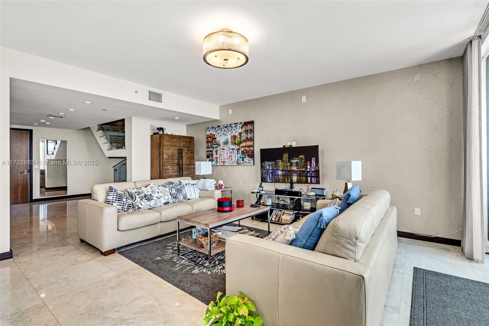 Building Photo - 5875 Collins Ave