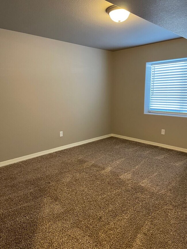 Building Photo - Ranch home on a corner lot with lawn care ...