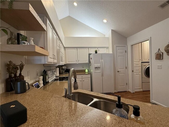 Building Photo - 3050 Orchard Ridge Cir