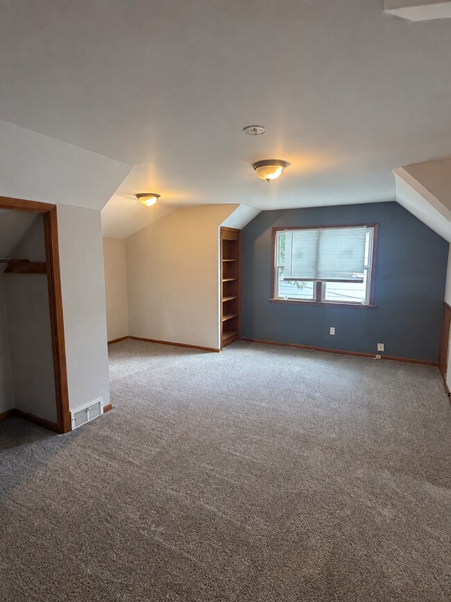 Building Photo - 16705 Hillsboro Rd